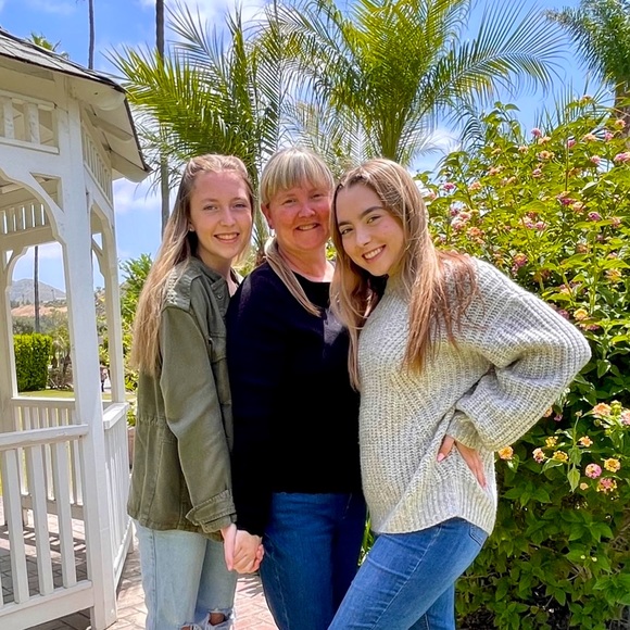 Meet your Posher, Julie - Picture 1 of 1